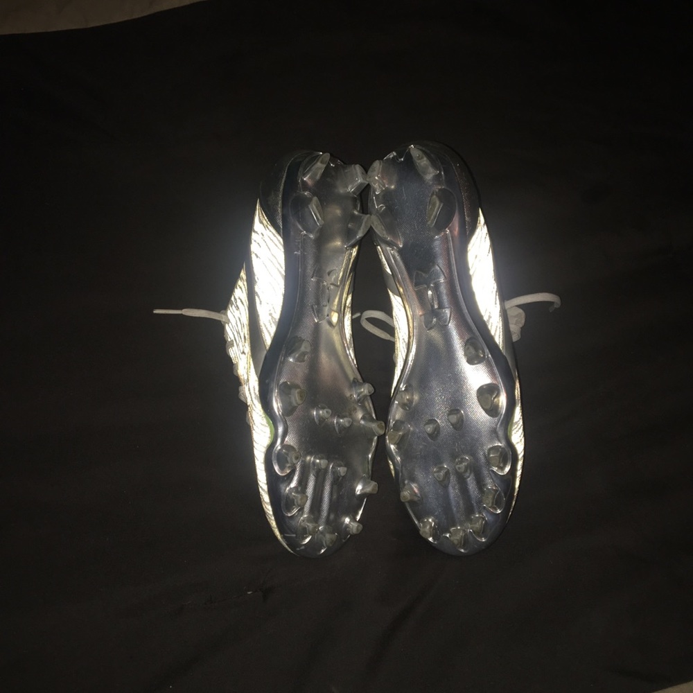 Football cleats - Picture 3 of 4